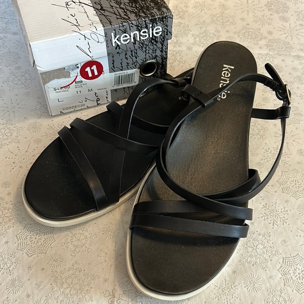 NWT Kenzie sandals